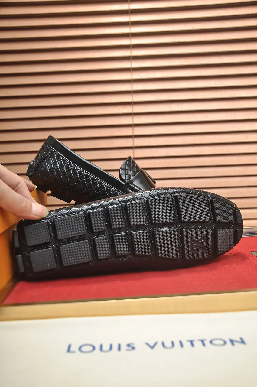 Men's men's shoes💰460💶 [LV Doudou shoes] (water-dyed cowhide lining) new model is on the market, available on the official website. The new Doudou shoes are processed into single-color materials, and the uppers are made of imported woven cowhide material. The body of the shoe is fully hemmed with mark thread, and is lined with imported original cowhide leather. The elegant shoe shape is super suitable for all-matching, and the size is 38-44.